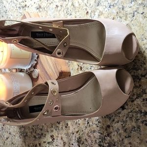 WHBM Stilleto Tan size 10